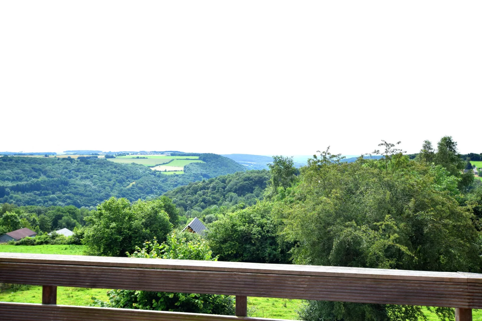 La Vue Magnifique-Aussicht Sommer