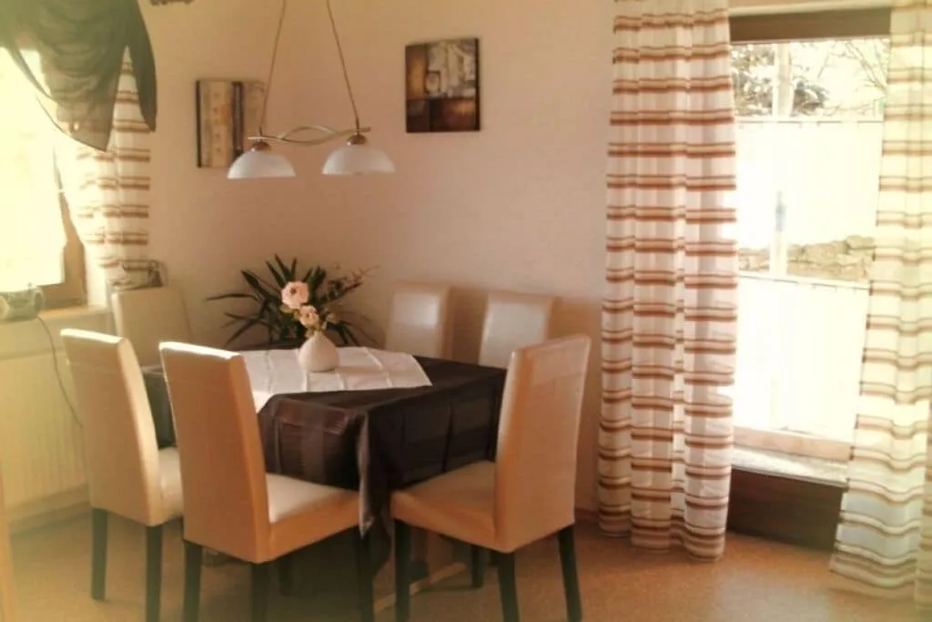 7603-Dining room