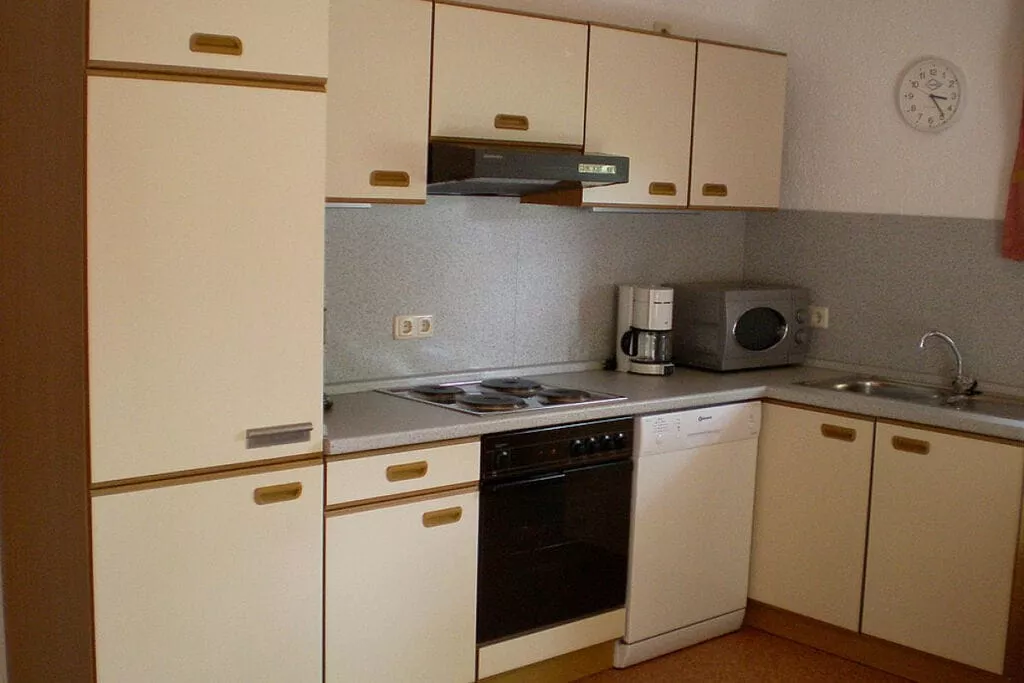 7603-Kitchen