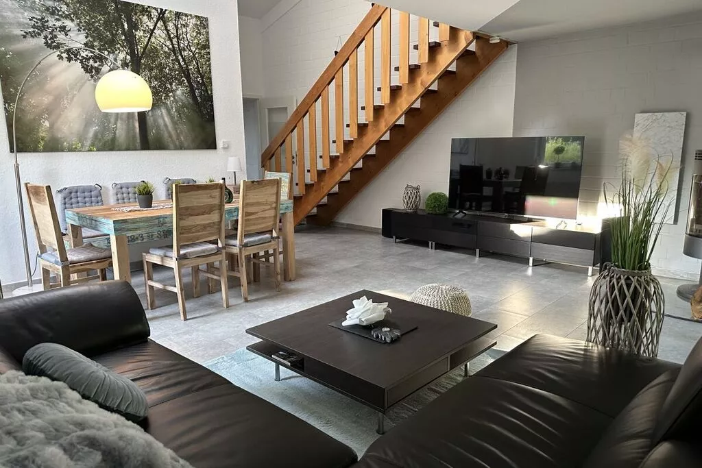 475205-Dining room