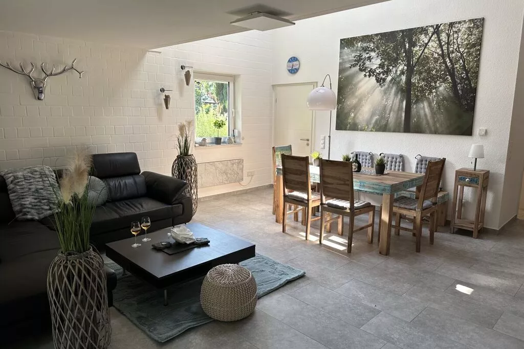 475205-Dining room