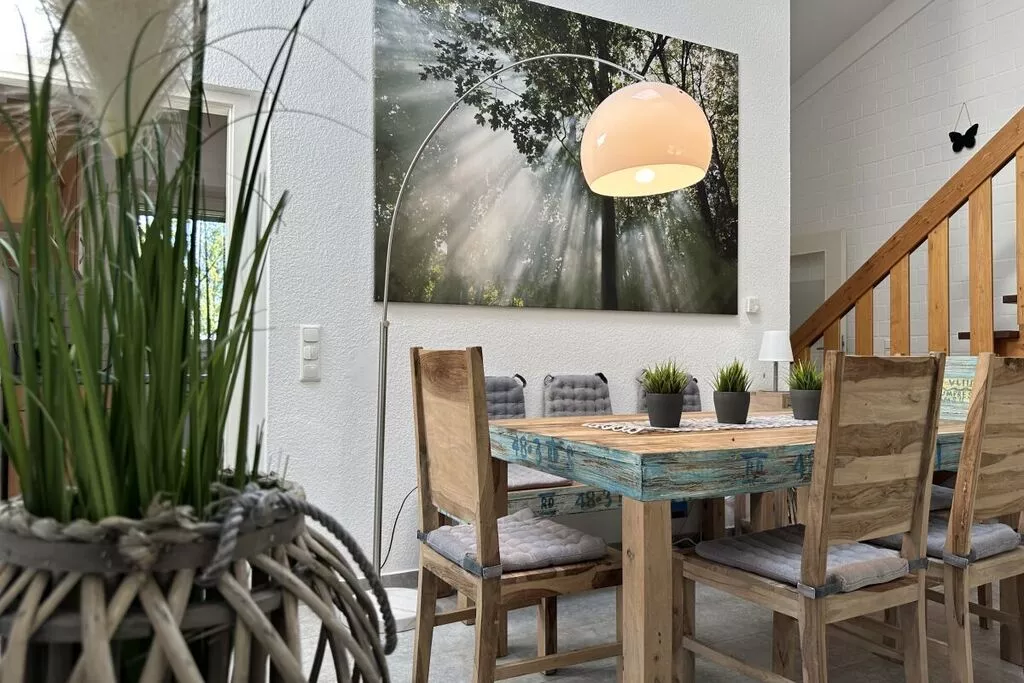475205-Dining room