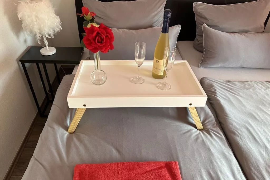 475205-Bedroom