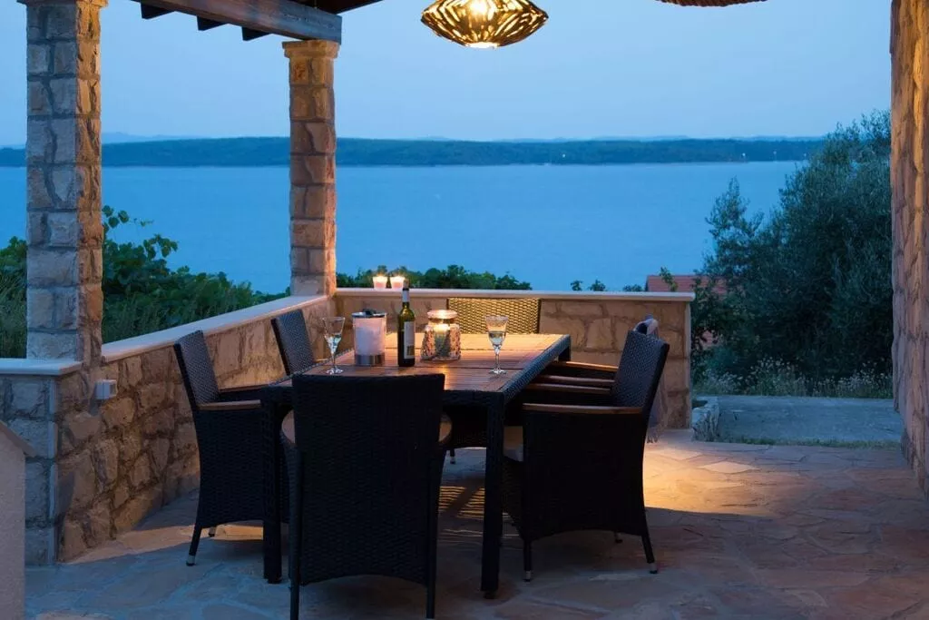 165093-Dining room