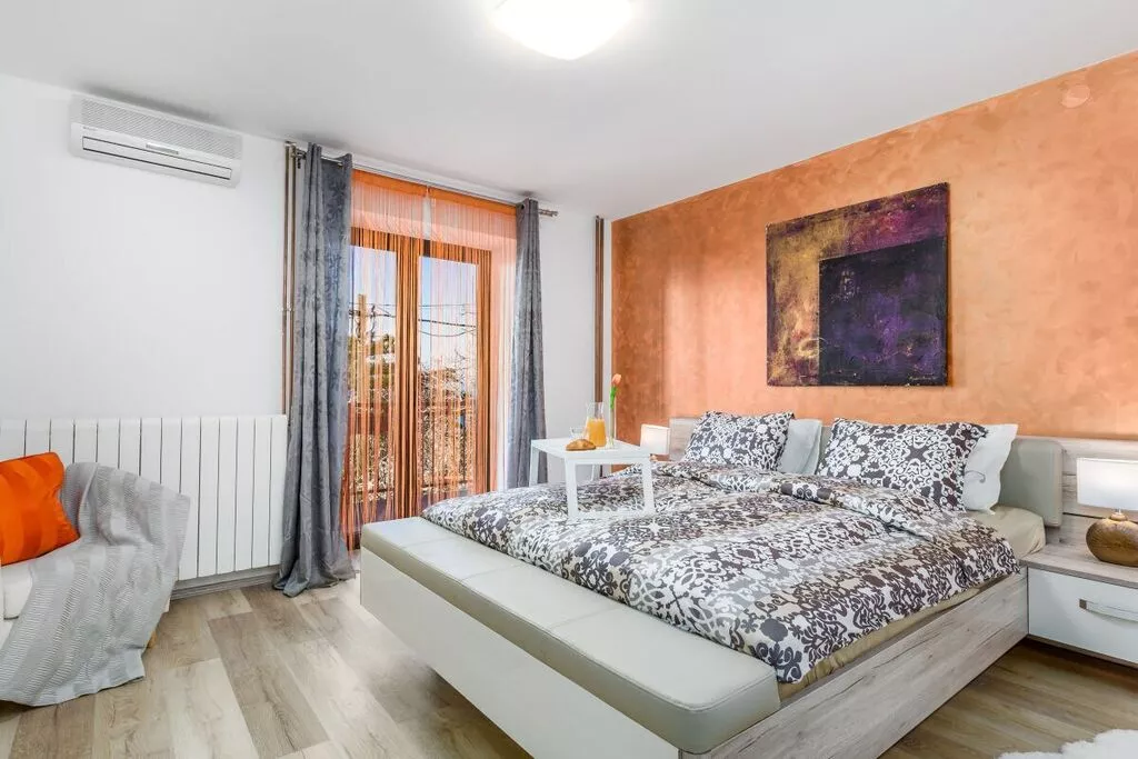 247851-Bedroom