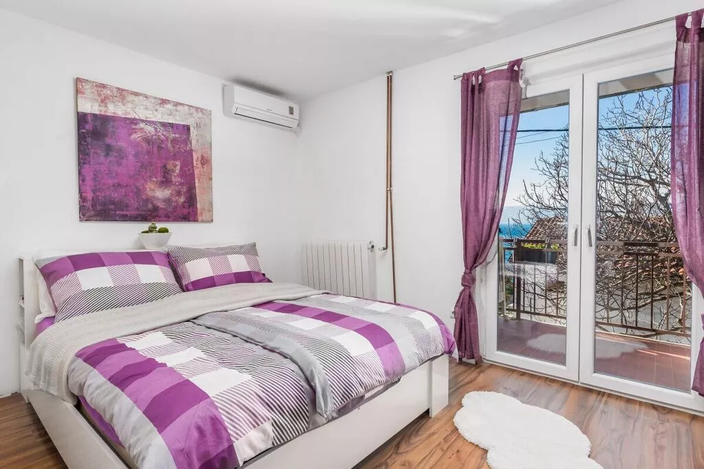 247851-Bedroom