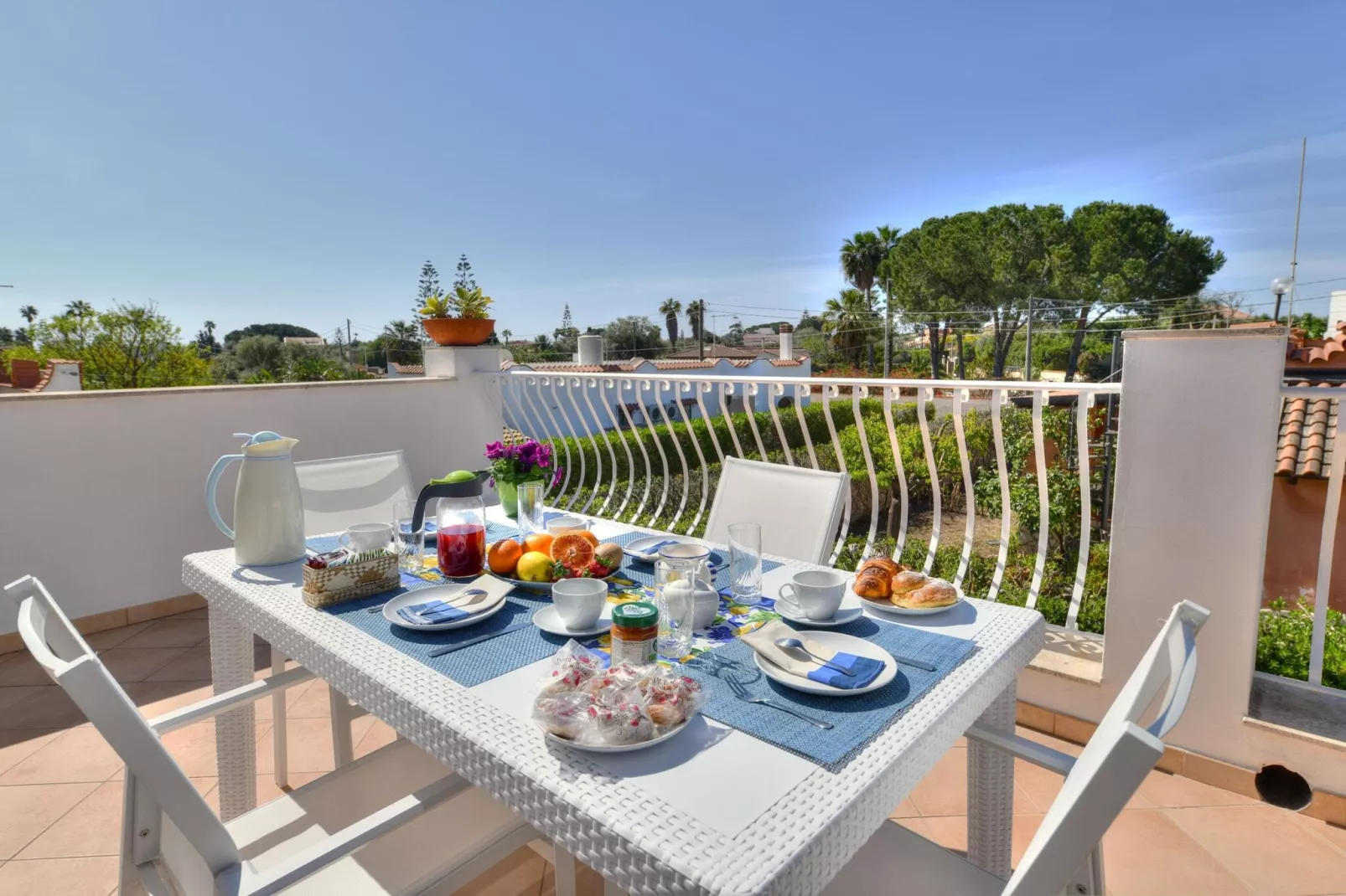 Apt MareLuna Apartment in Villa mit Pool Siracusa-Terrace balcony