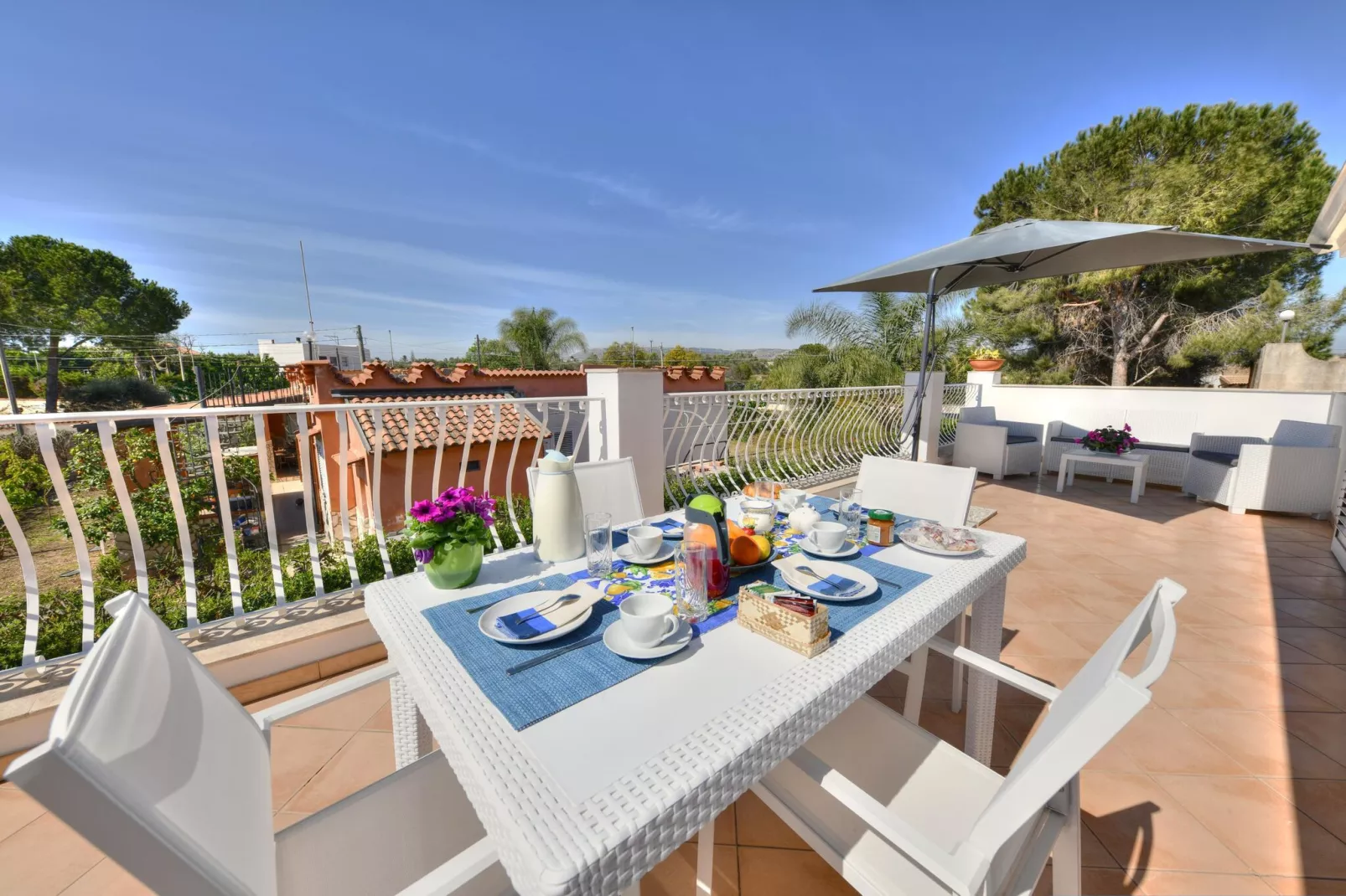 Apt MareLuna Apartment in Villa mit Pool Siracusa-Terrace balcony