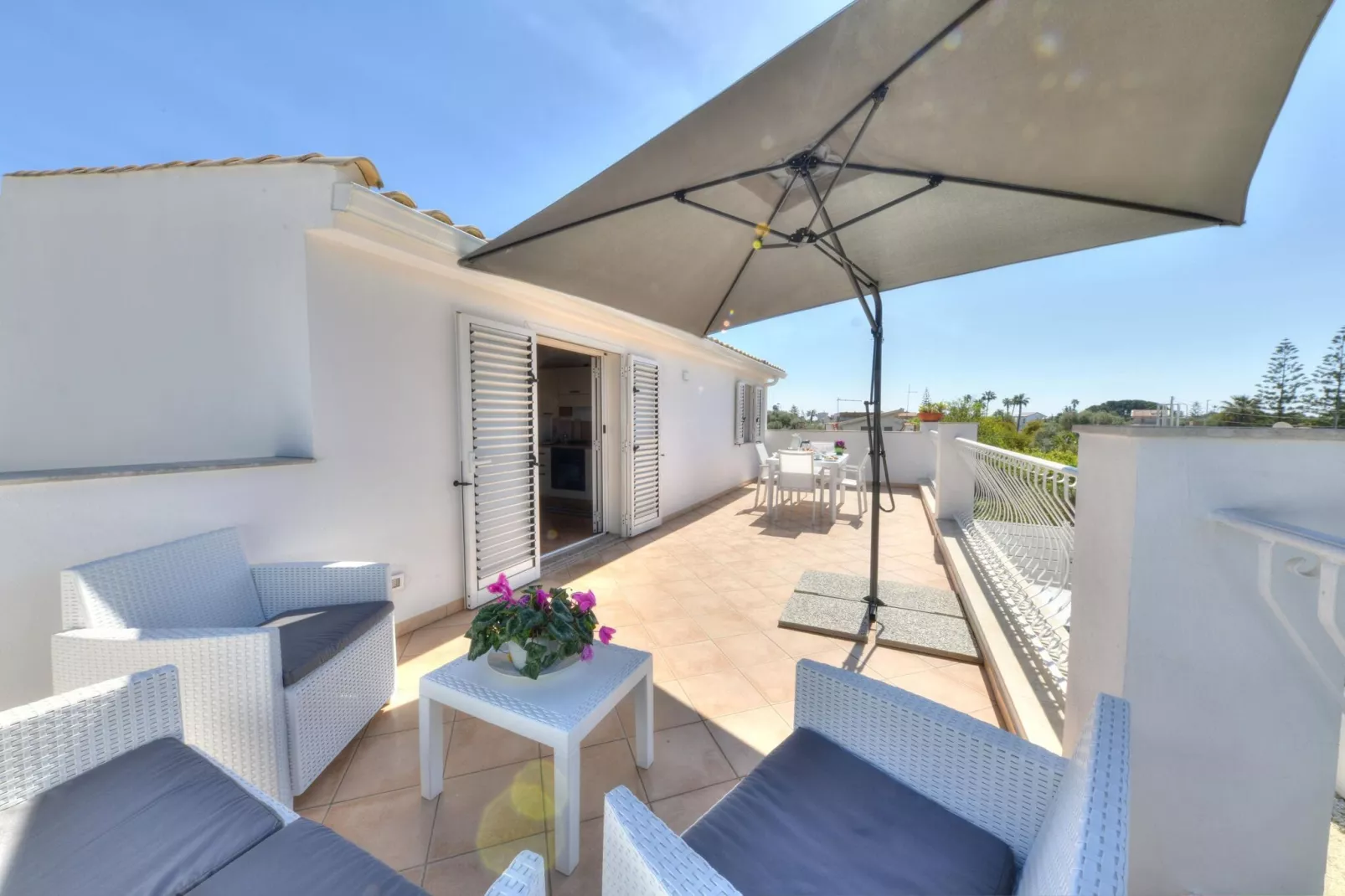 Apt MareLuna Apartment in Villa mit Pool Siracusa-Terrace balcony