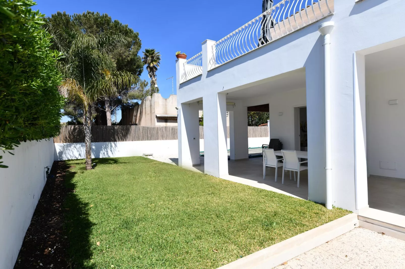 Apt MareLuna Apartment in Villa mit Pool Siracusa-Gardens summer