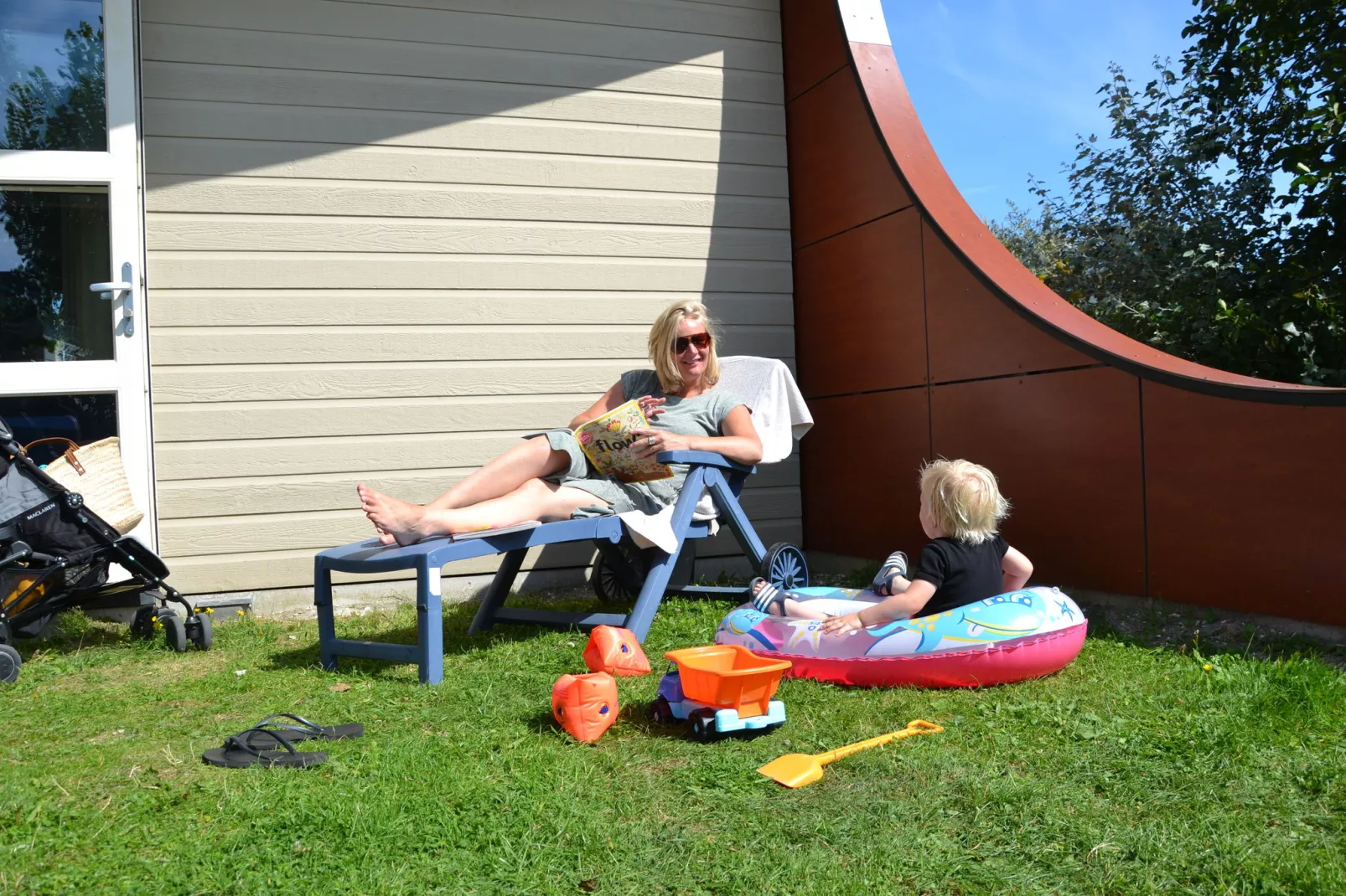Strandpark Vlugtenburg 1-Gardens summer