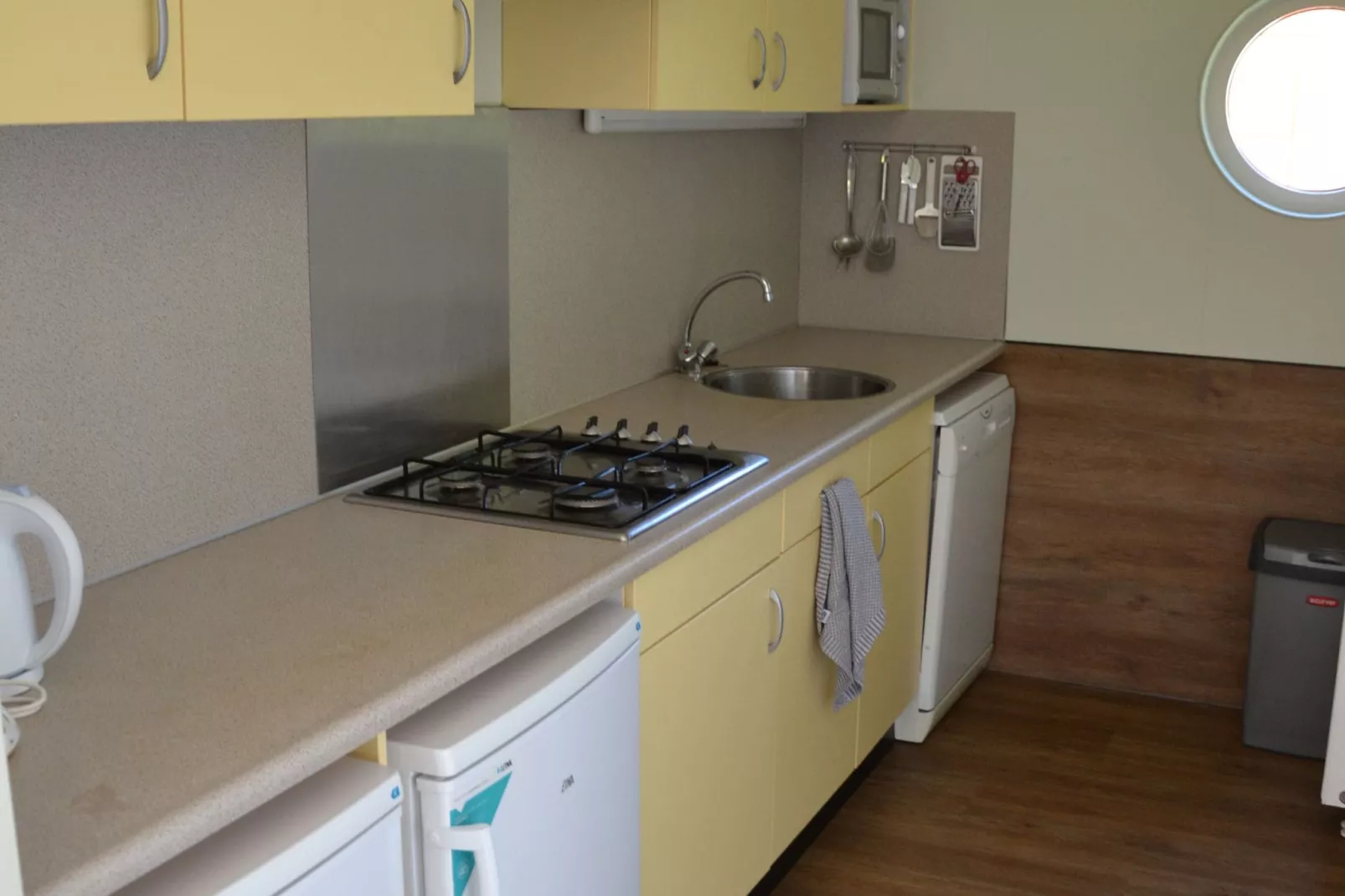 Strandpark Vlugtenburg 2-Kitchen