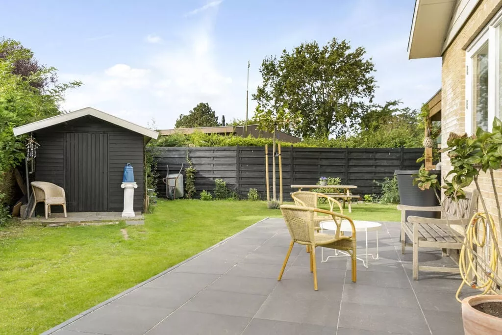 276387-Gardens summer