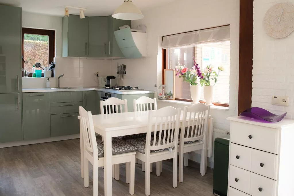 261097-Dining room