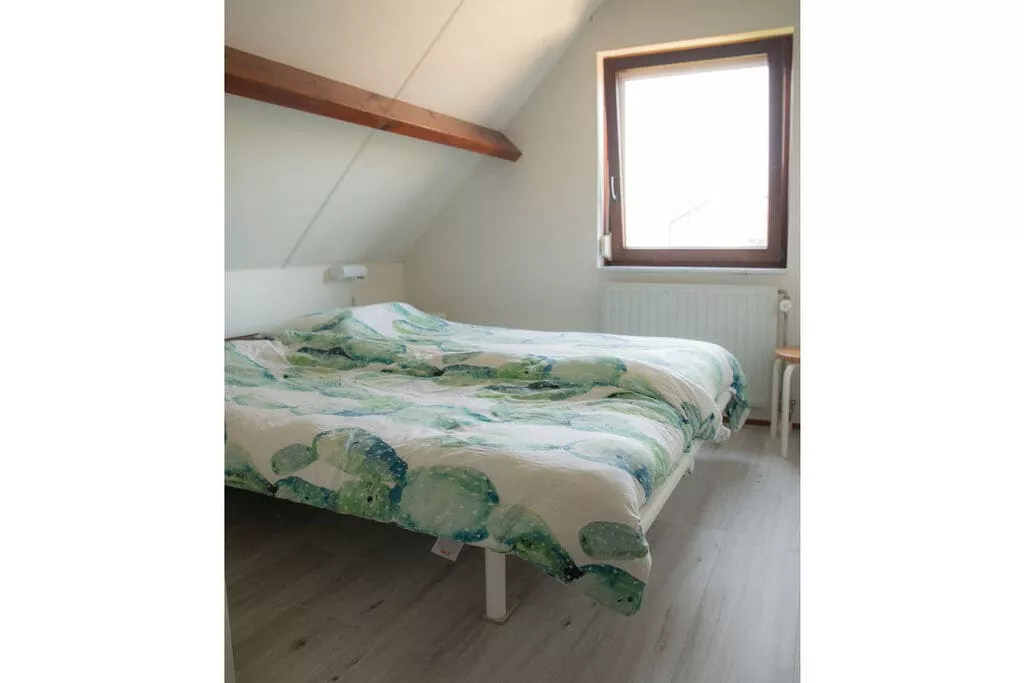 261097-Bedroom
