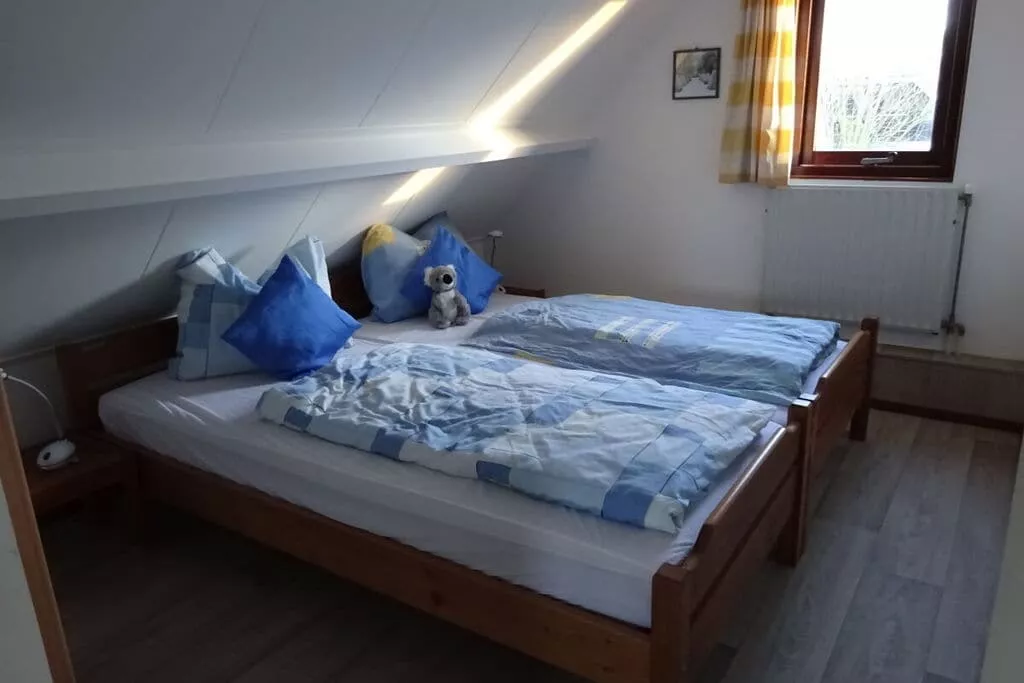 394165-Schlafzimmer