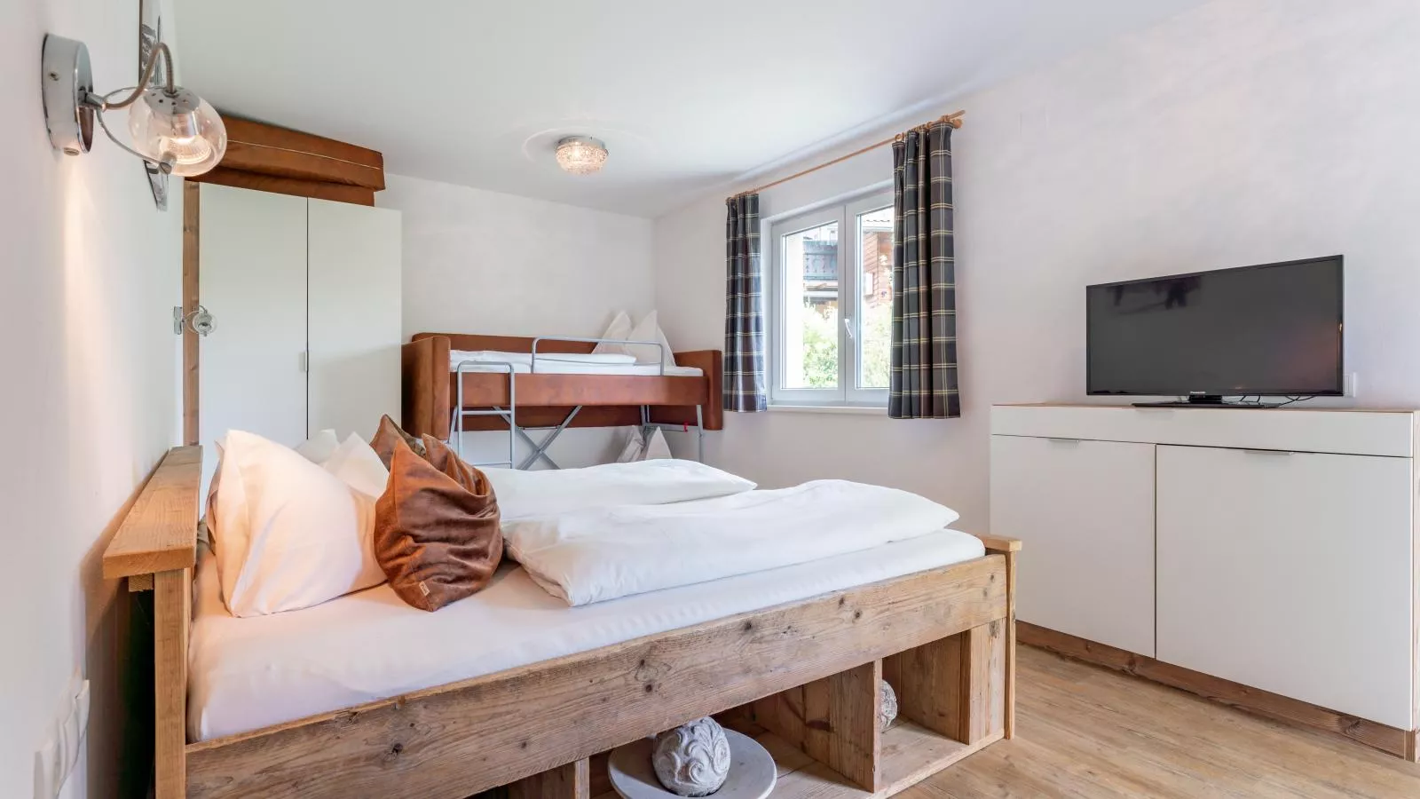 Miranda I-Bedroom