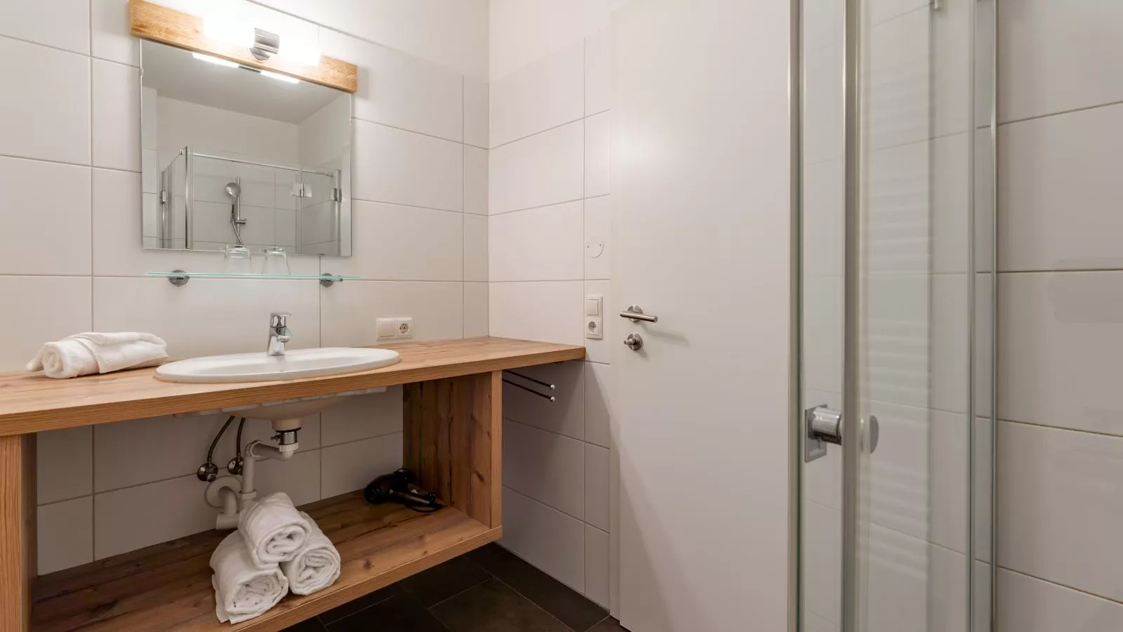 Miranda II-Bathroom