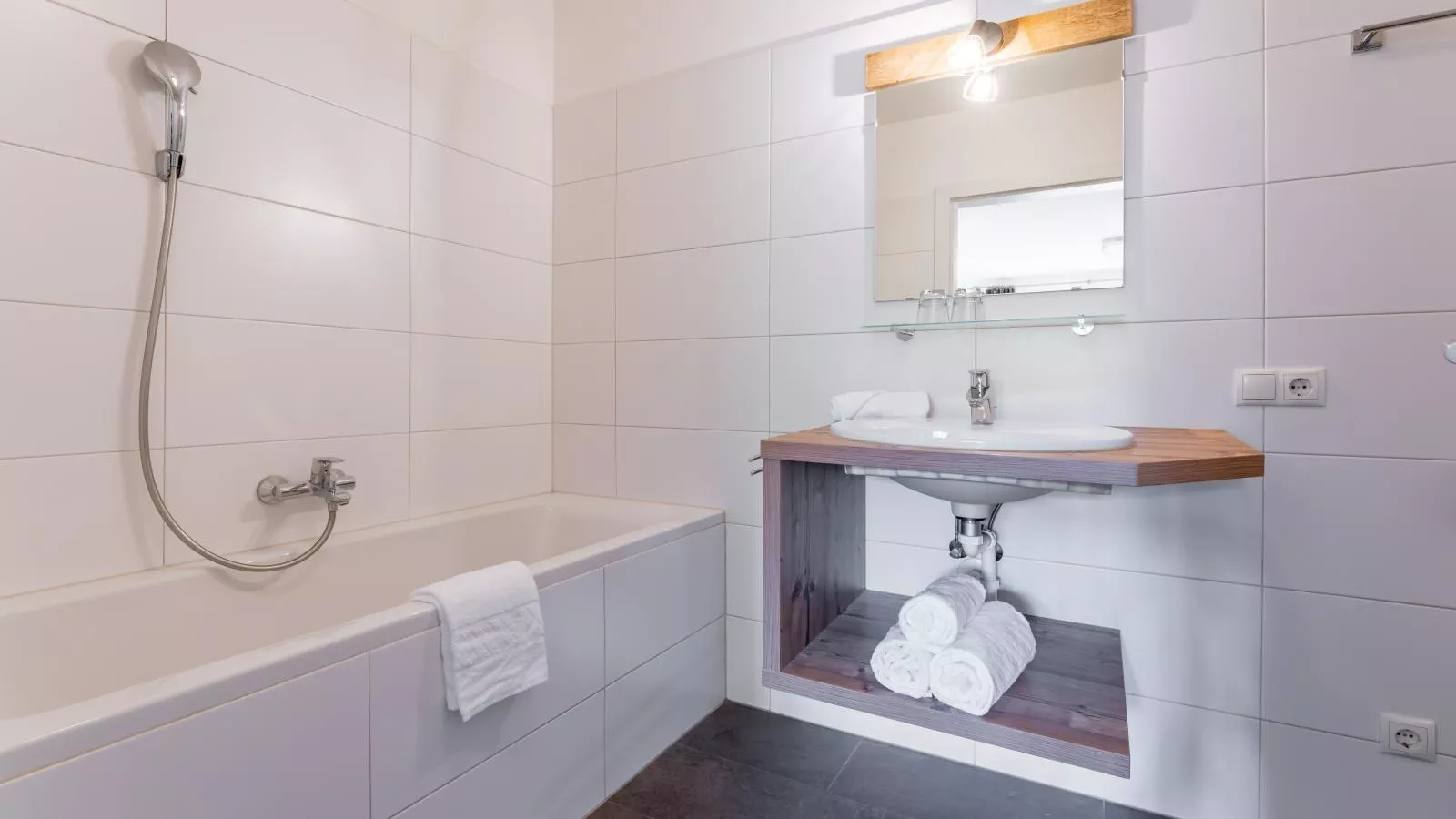 Miranda II-Bathroom