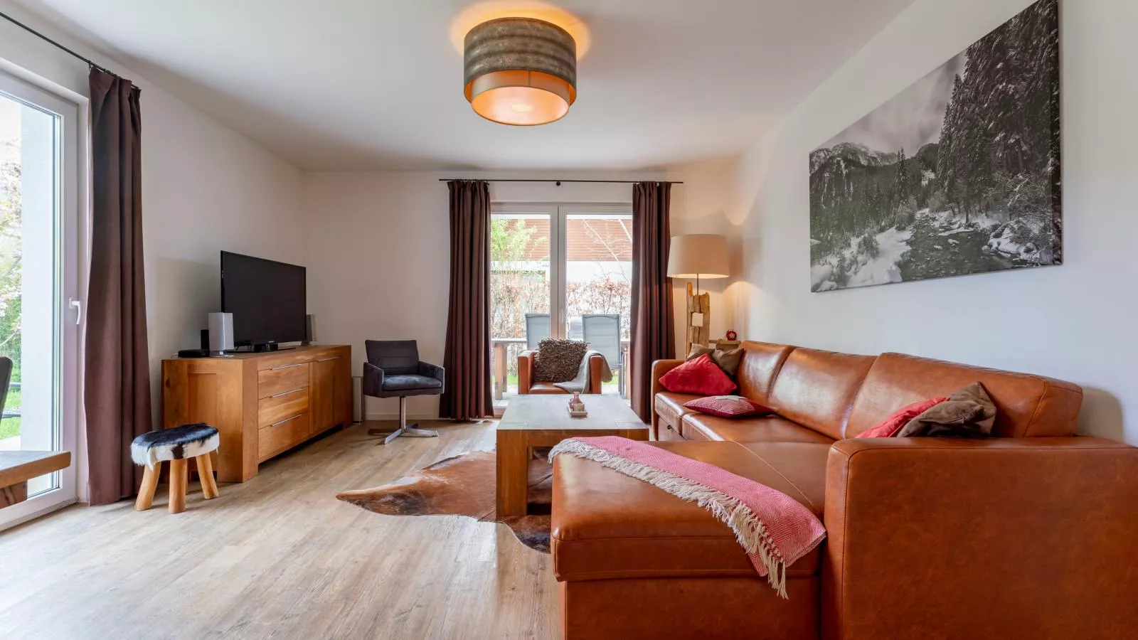 Miranda II-Living room