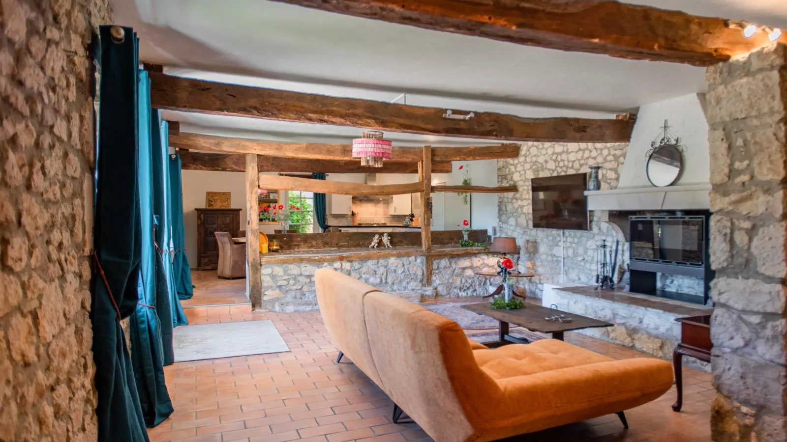 Gite le Nourrissat-Living room