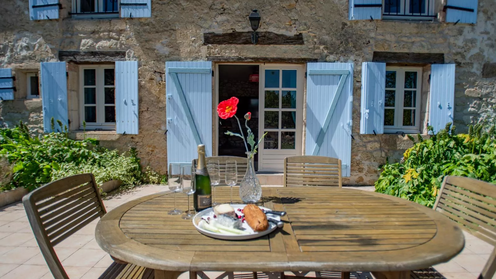 Gite le Nourrissat-Terrace balcony