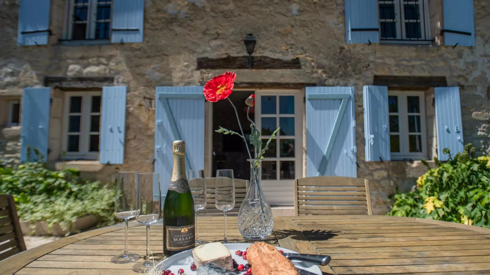 Gite le Nourrissat-Terrace balcony