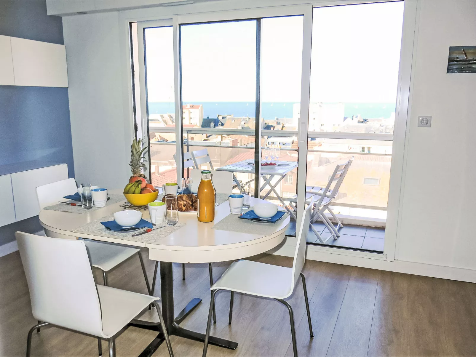 L'Hippocampe T2 balcon et large vue mer-Inside