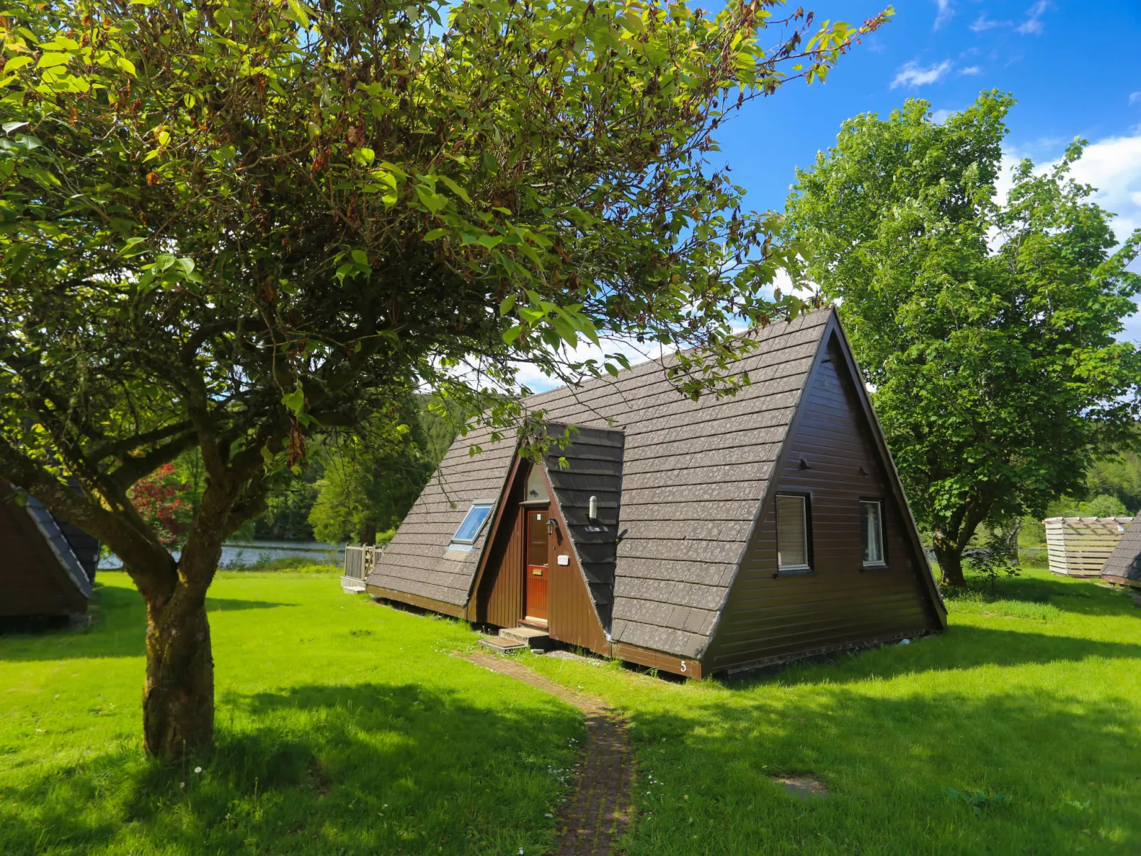 Ardlui Lodge-Outside