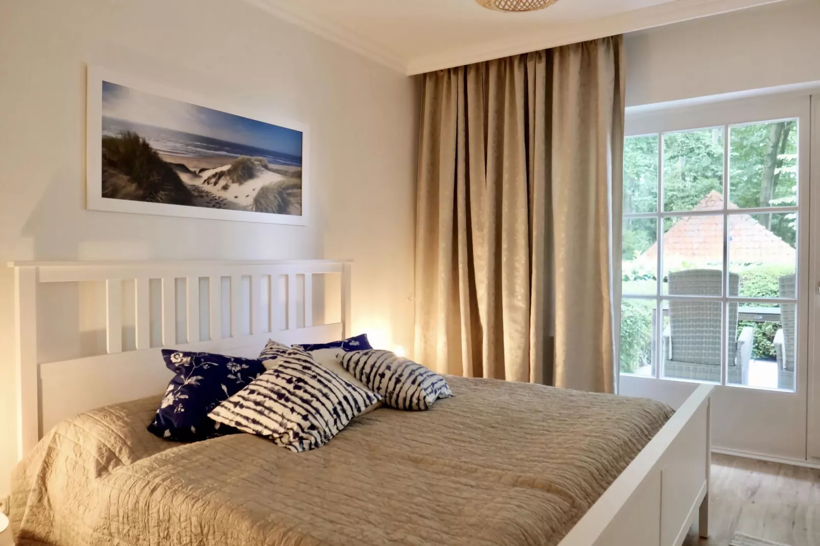 352772-Bedroom
