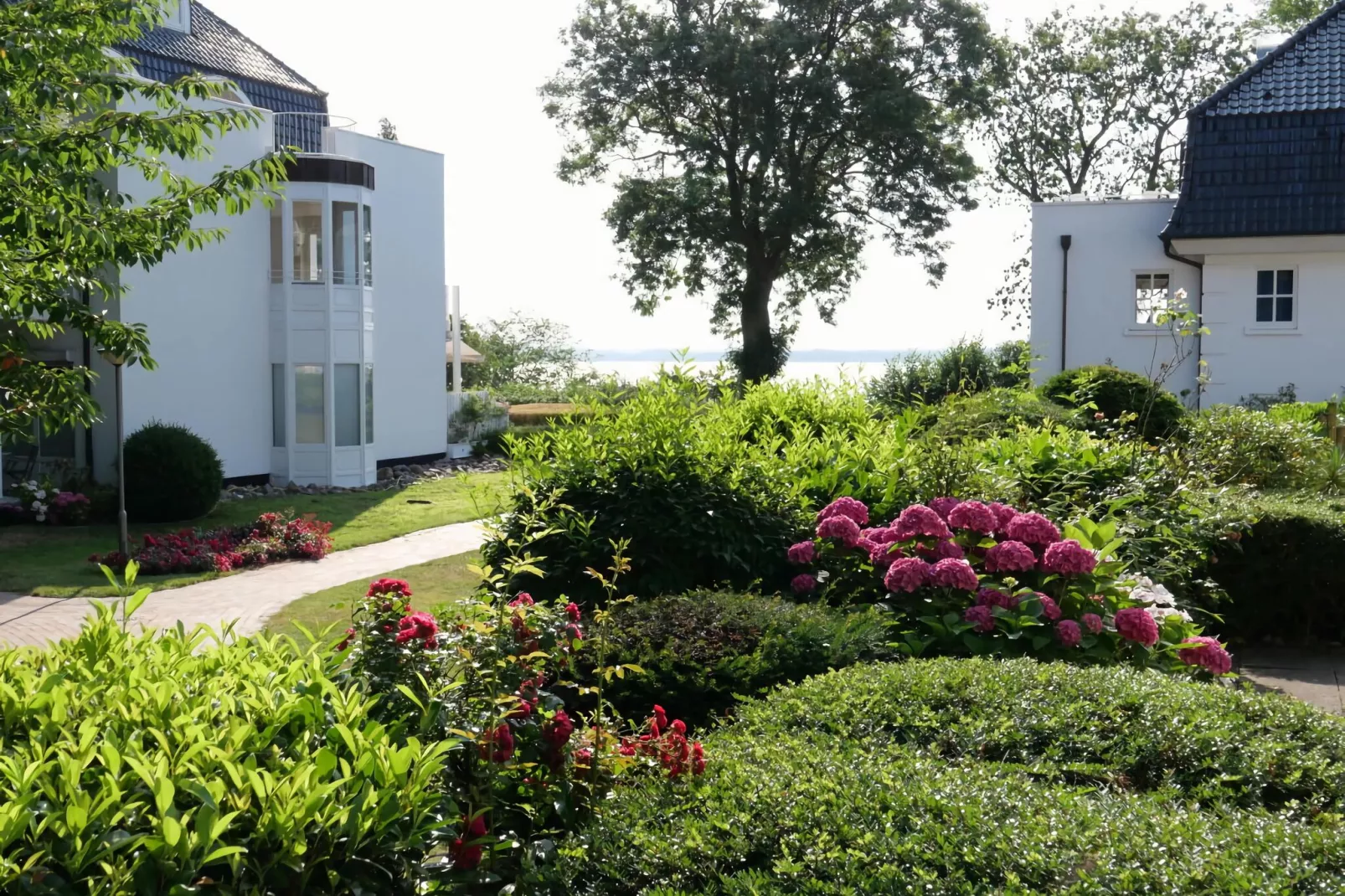352772-Gardens summer