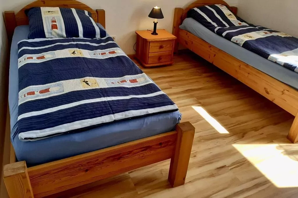 232771-Bedroom