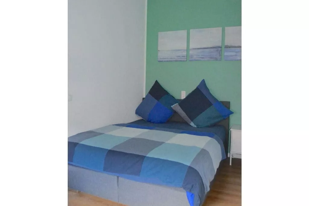 451223-Bedroom