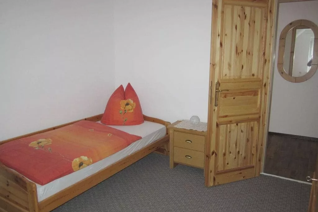 76469-Bedroom
