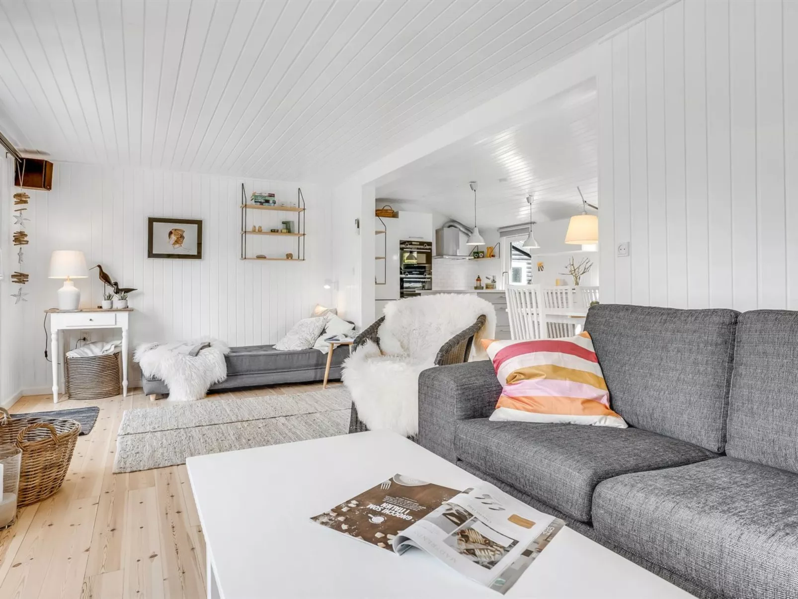 "Jula" - 290m from the sea-Inside