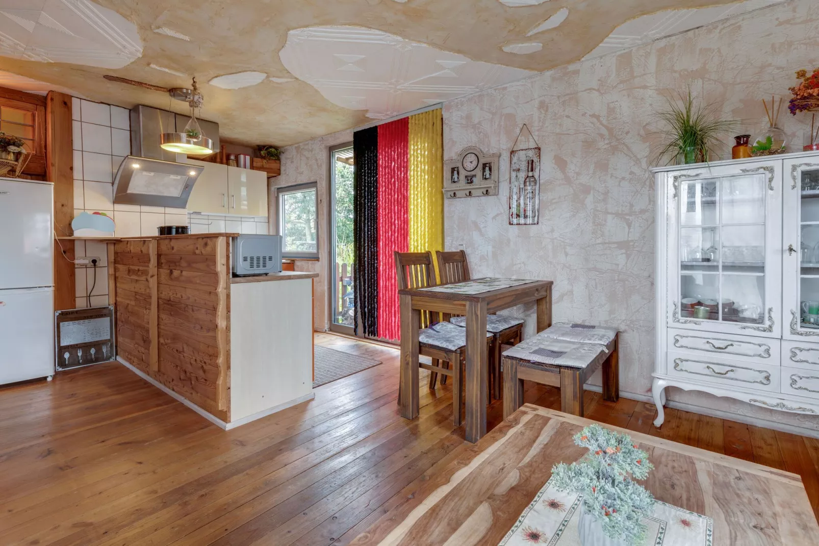 Hundefreundliches Ferienhaus am See MIT Whirlpool-Dining room