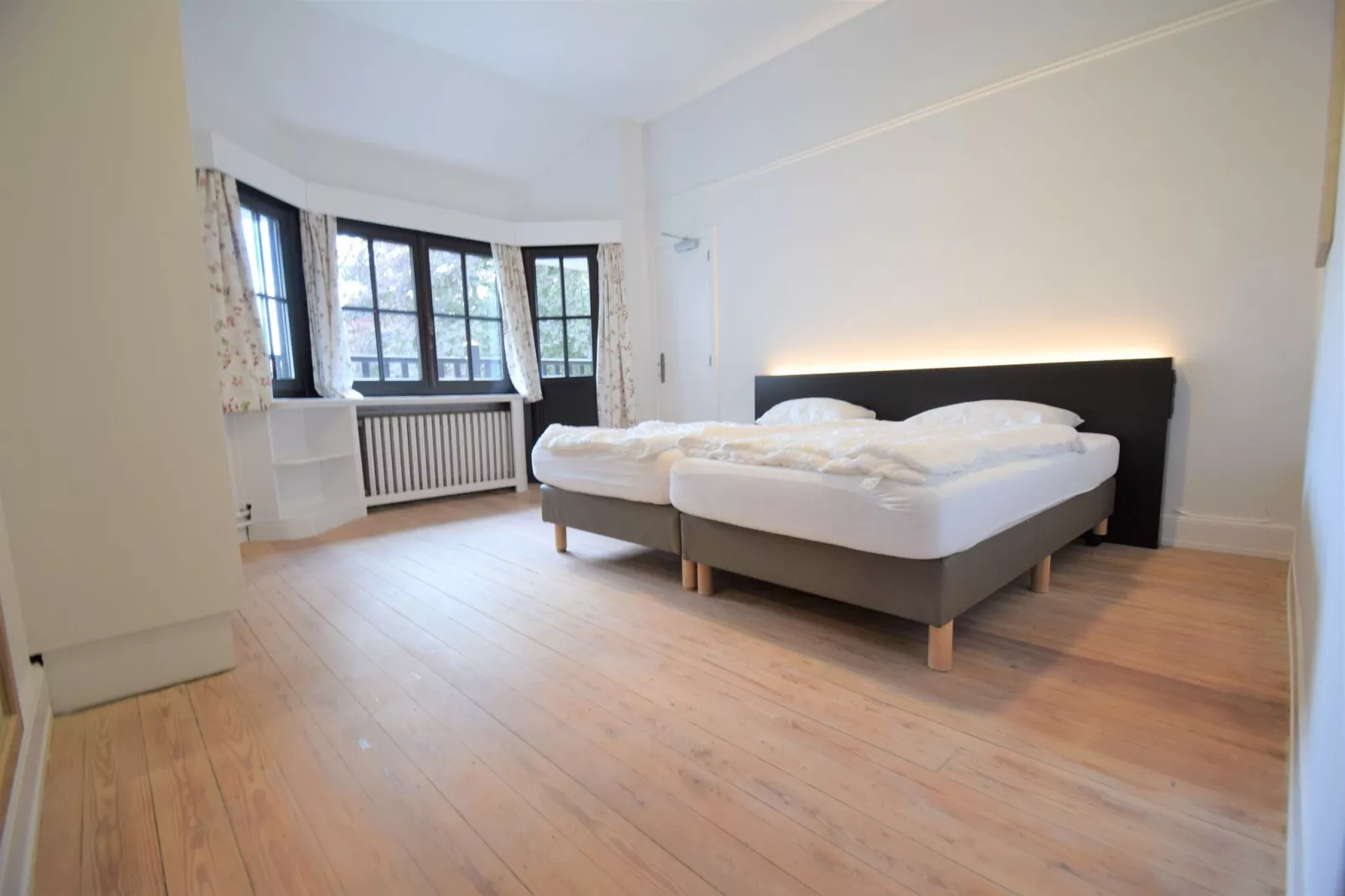 Le Château et les Forêts-Bedroom