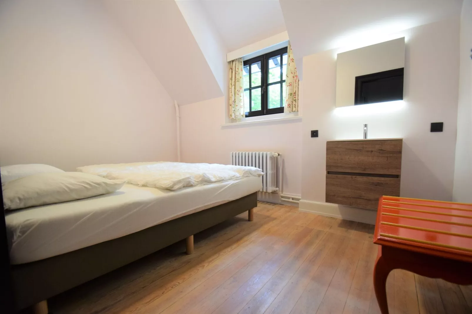 Le Château et les Forêts-Bedroom
