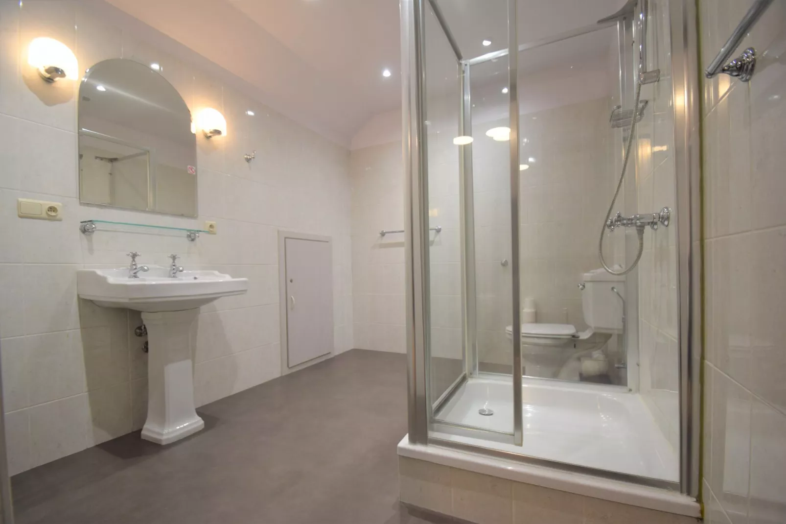 Le Château et les Forêts-Bathroom