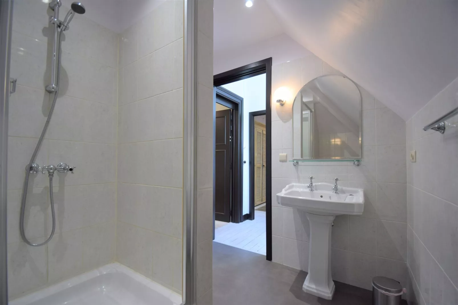 Le Château et les Forêts-Bathroom