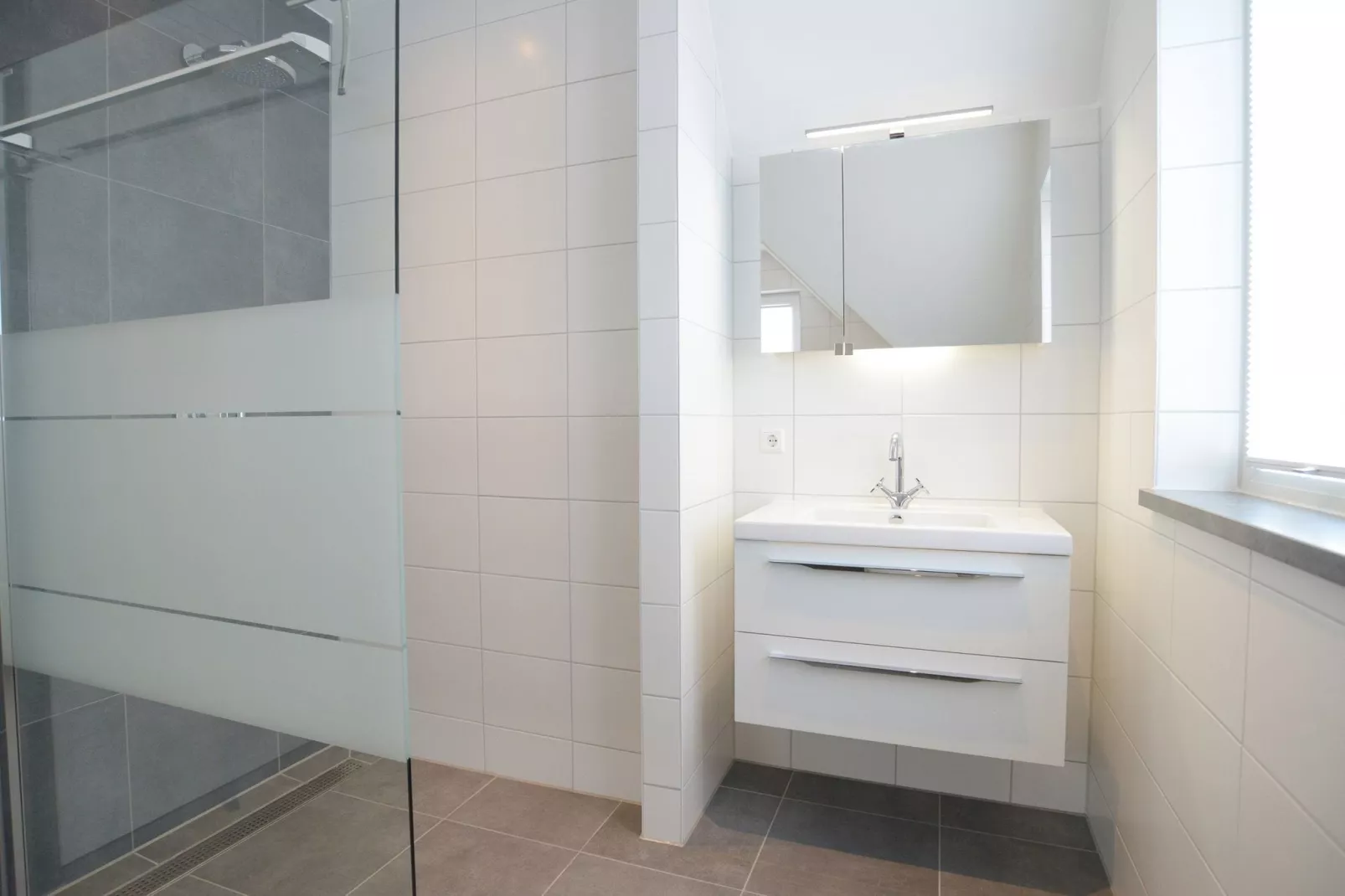 Villa  Hoogeland 106L-Badezimmer