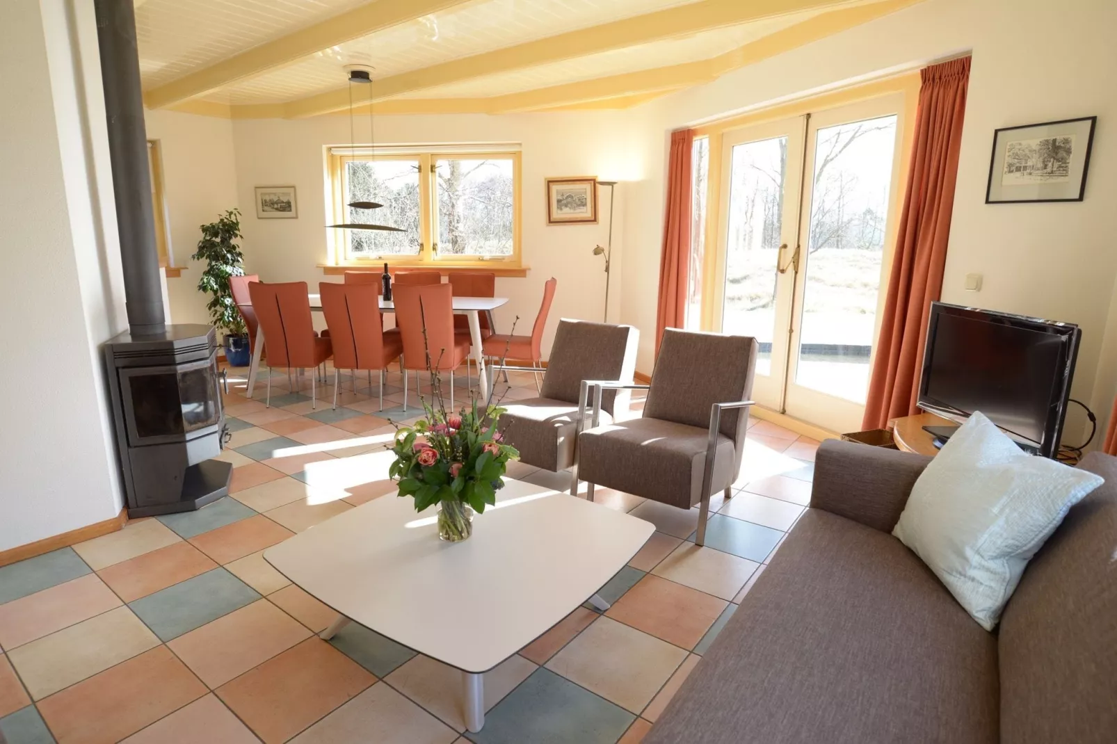 De Ransuil-Living room