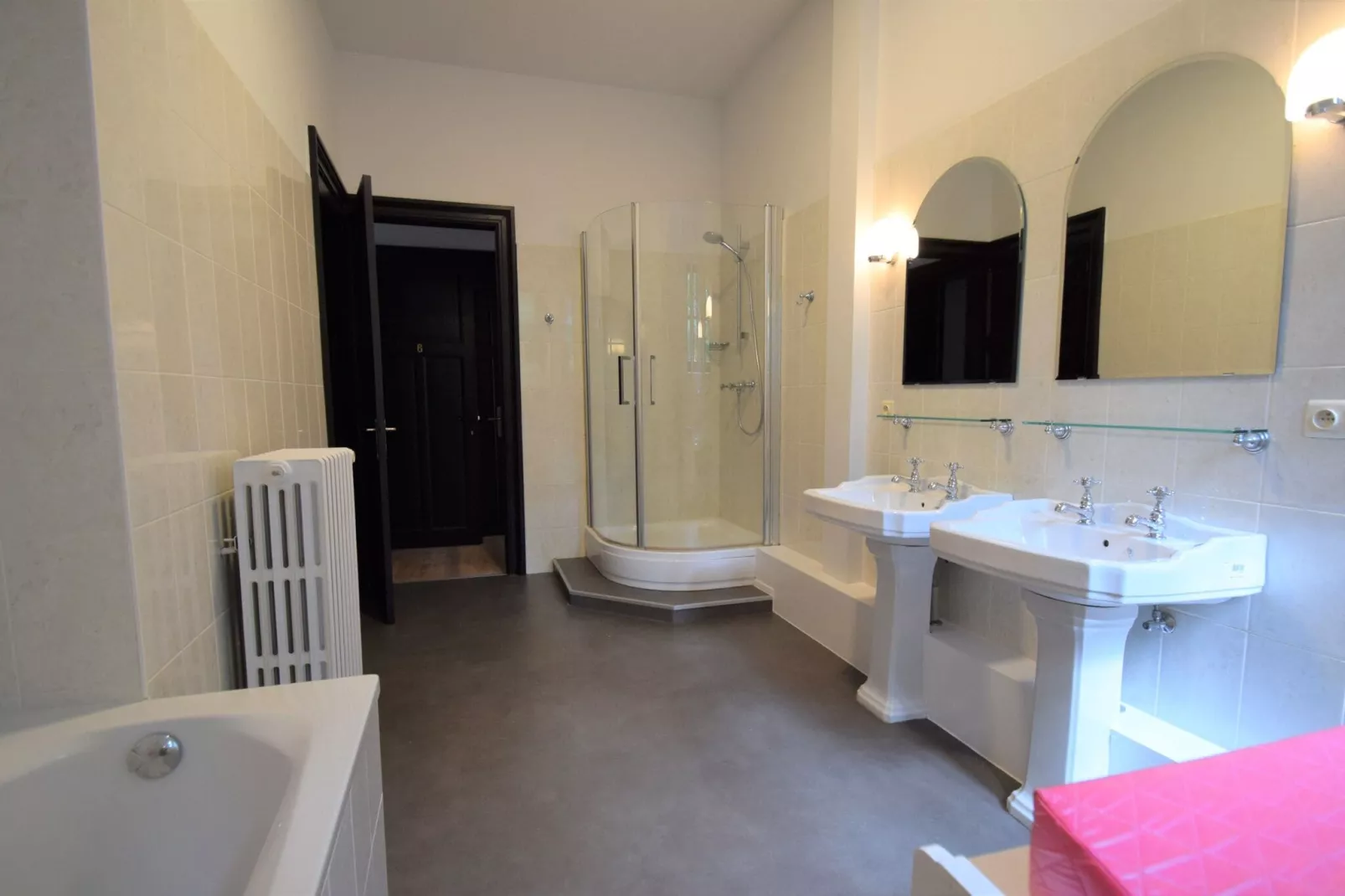 Le Château et les Forêts-Bathroom