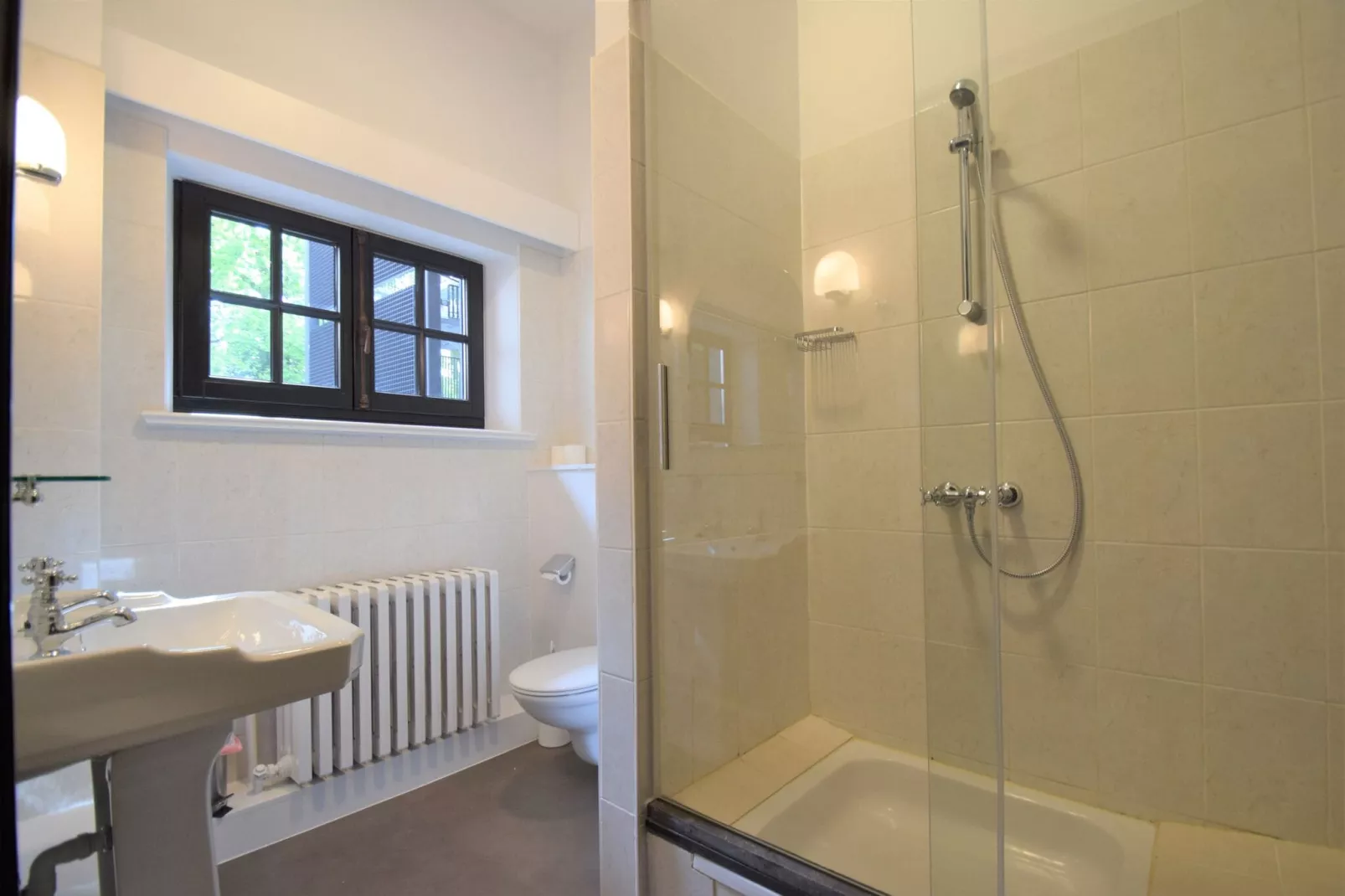 Le Château et les Forêts-Bathroom