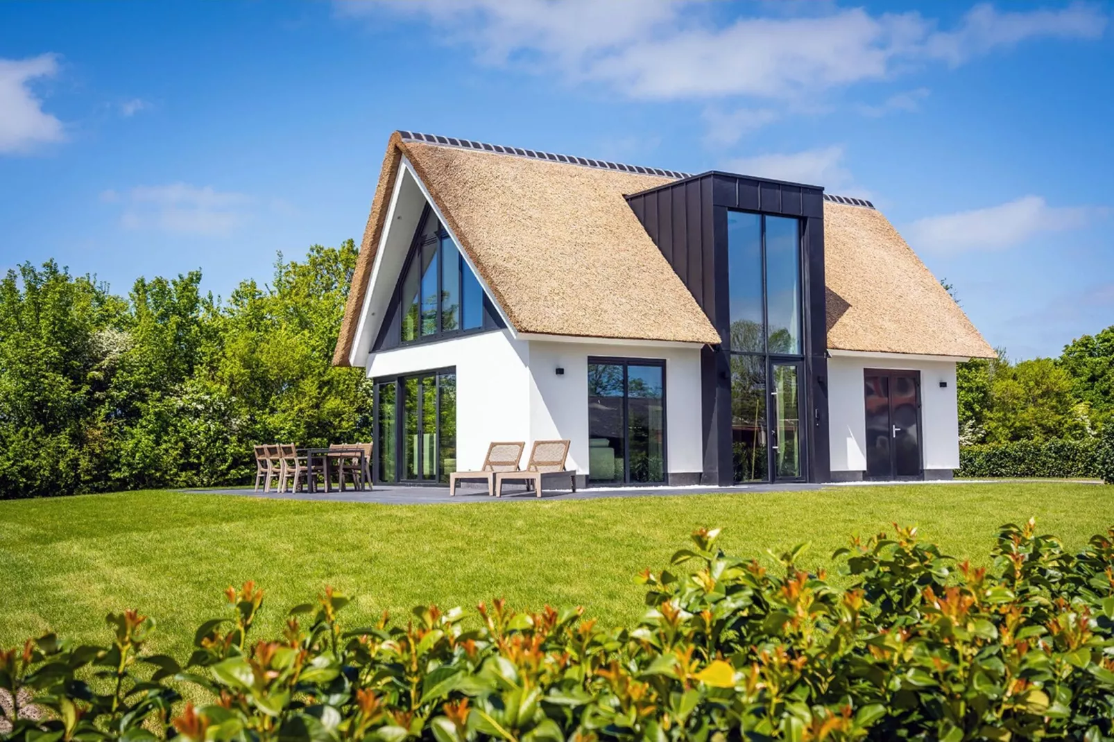 Type N Luxe Villa Zeeburg-Gardens summer