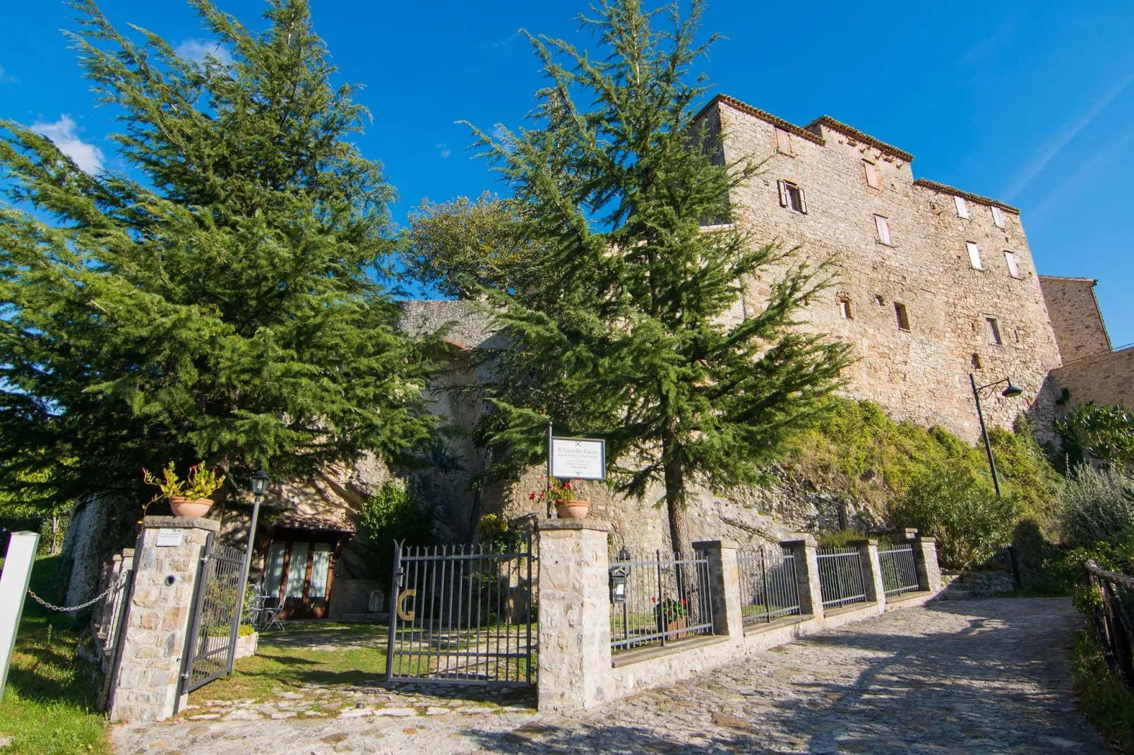 La Grotta-Exterior summer