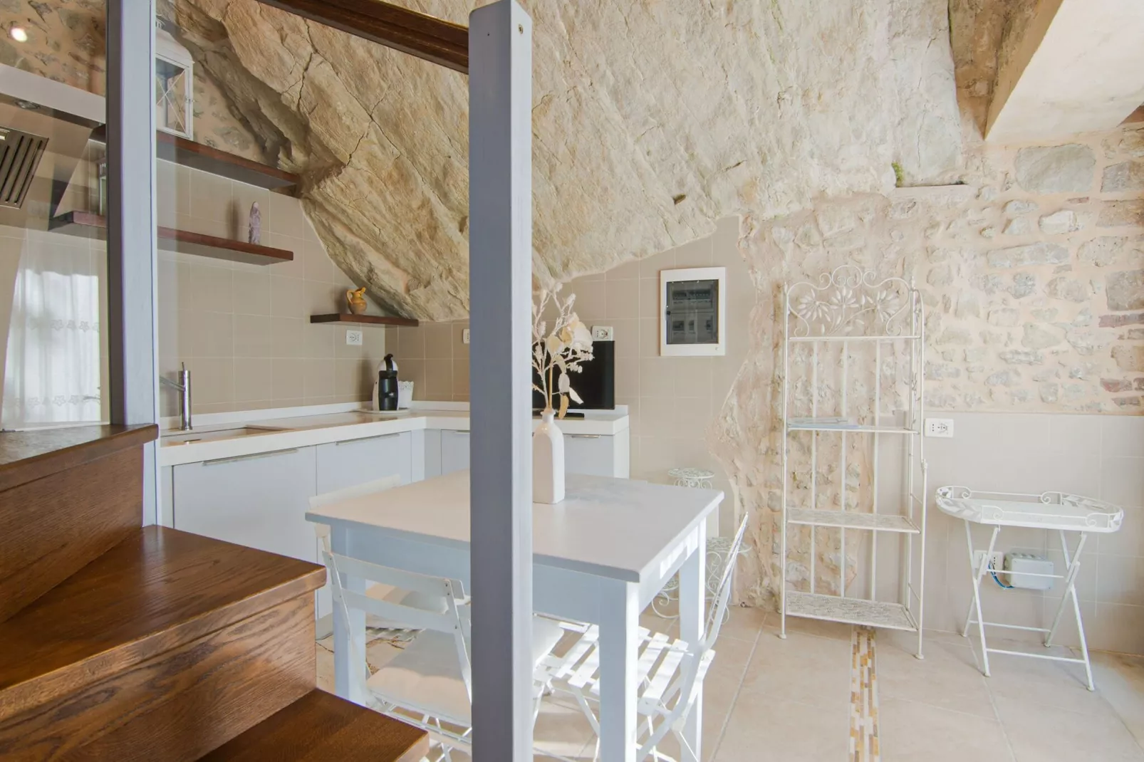 La Grotta-Dining room