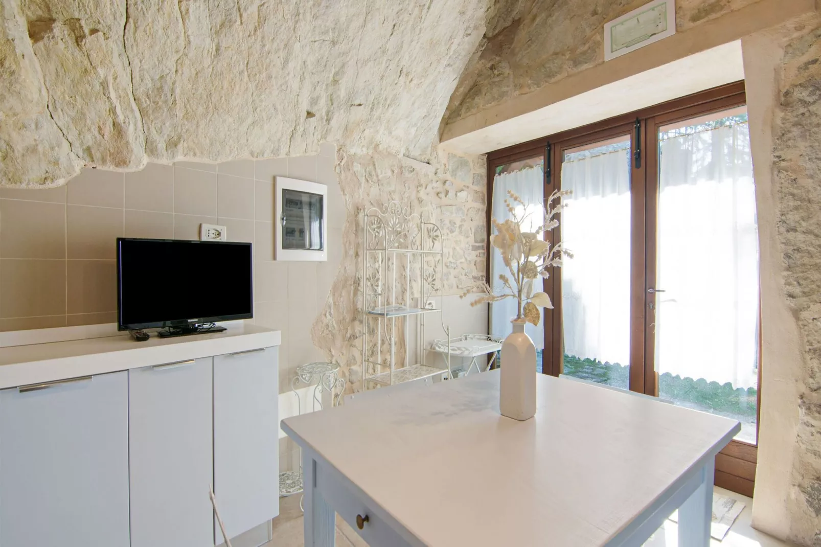 La Grotta-Dining room