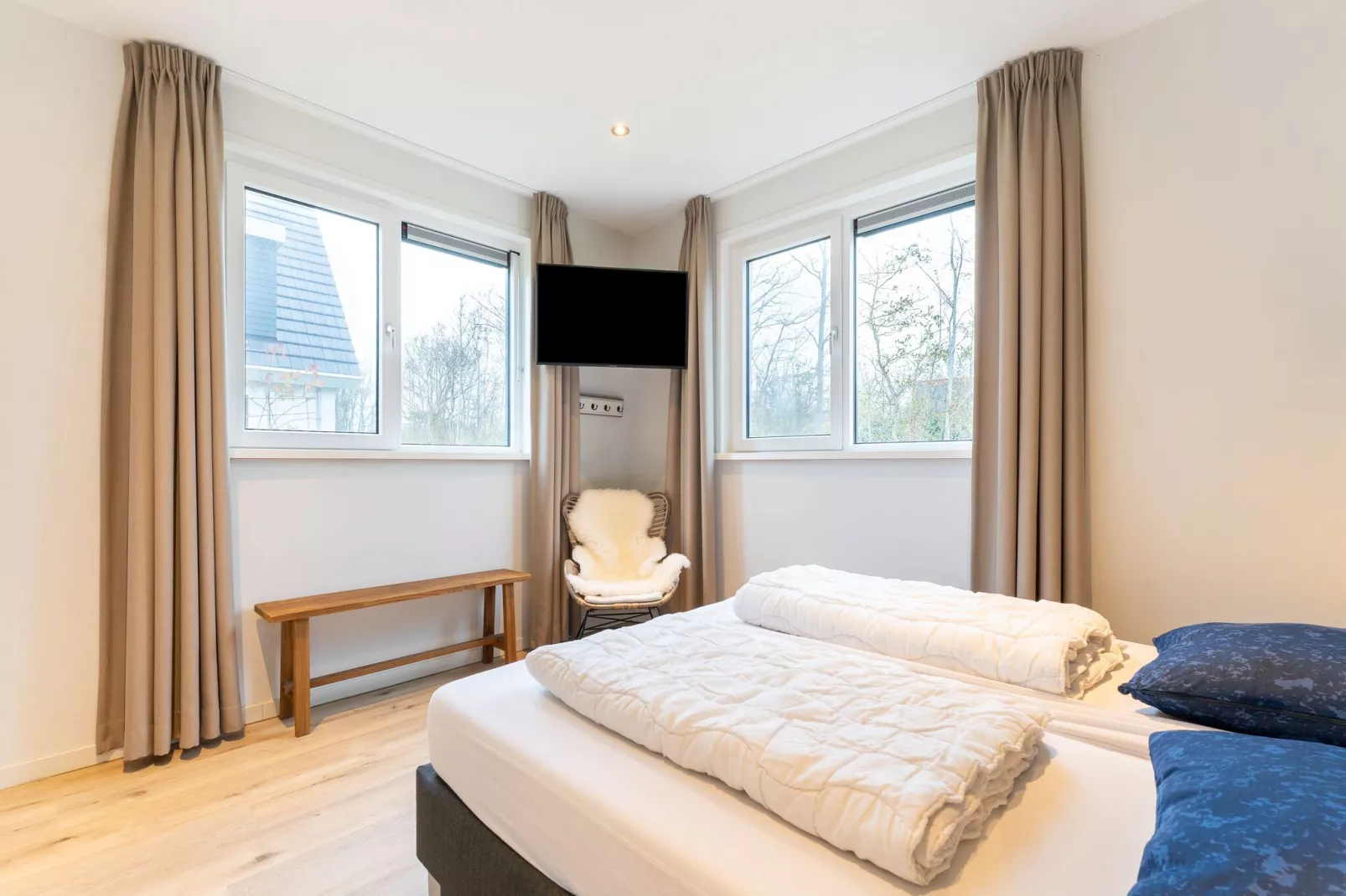 So What 15-Bedroom