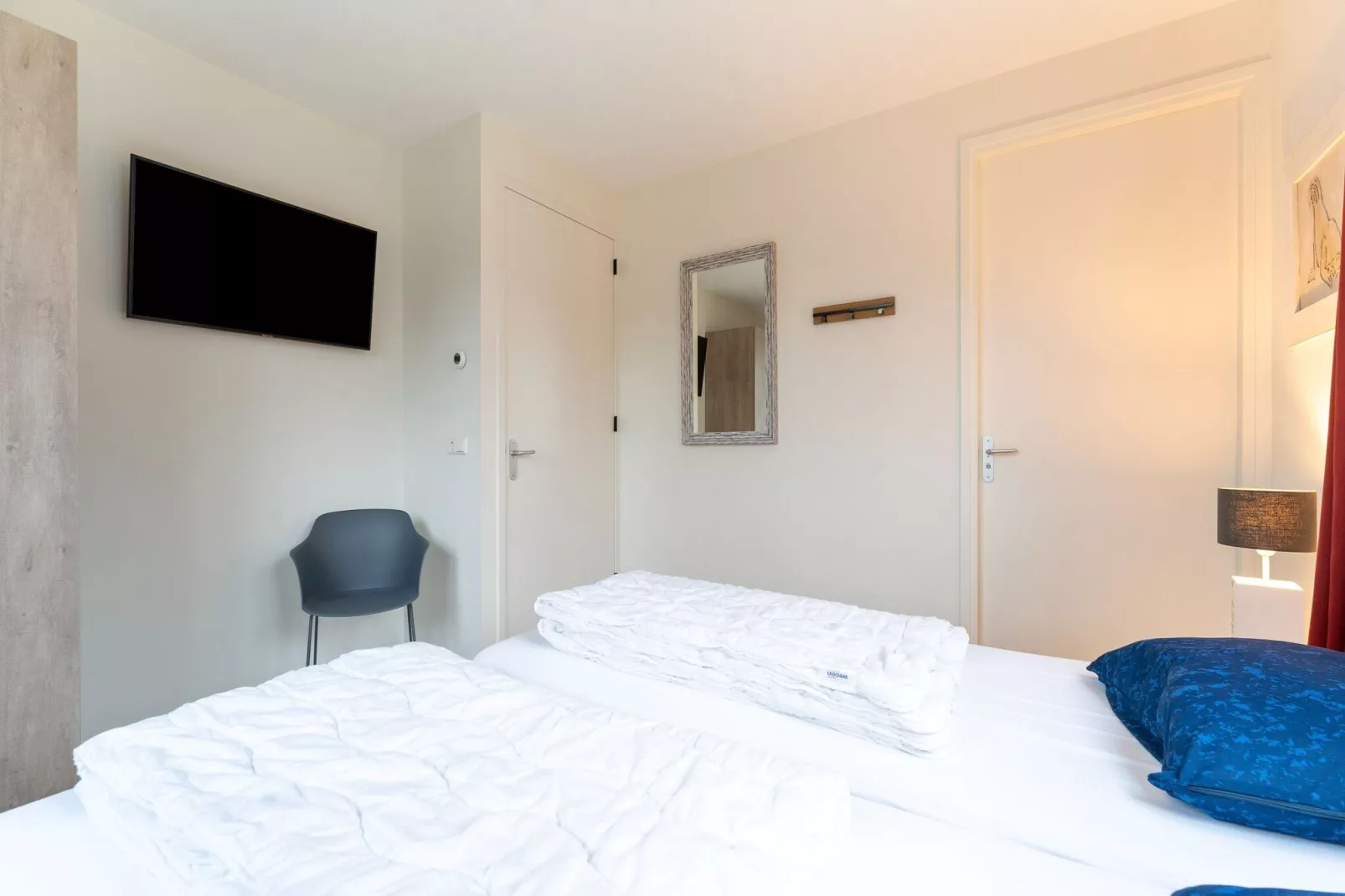 So What 21-Bedroom
